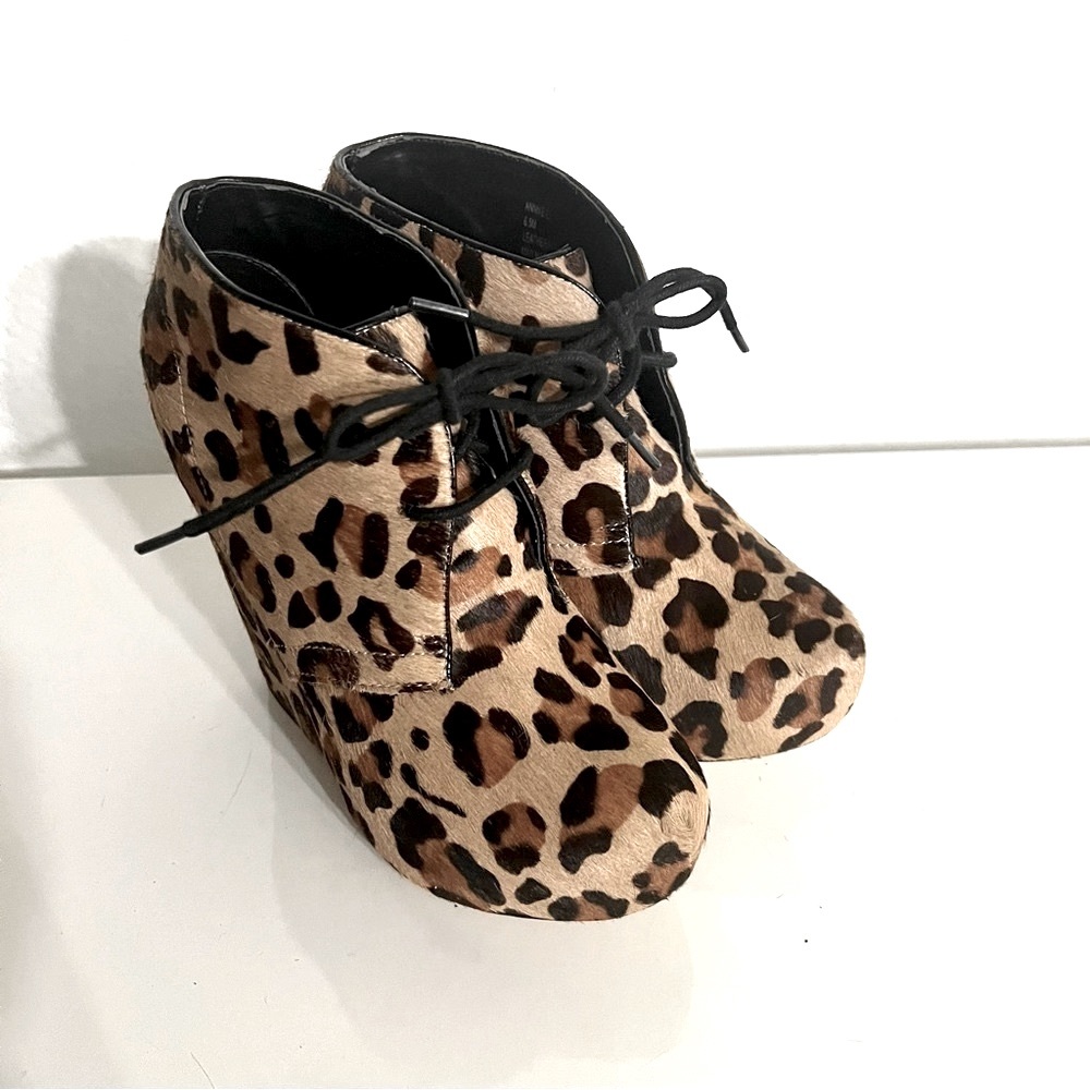 STEVE MADDEN Suede wedge  Sz 6.5
